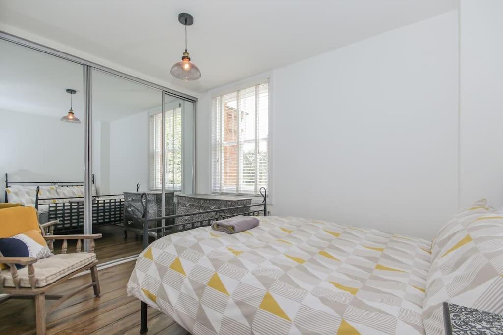 Flat 2, 158 Abingdon Road Apartament