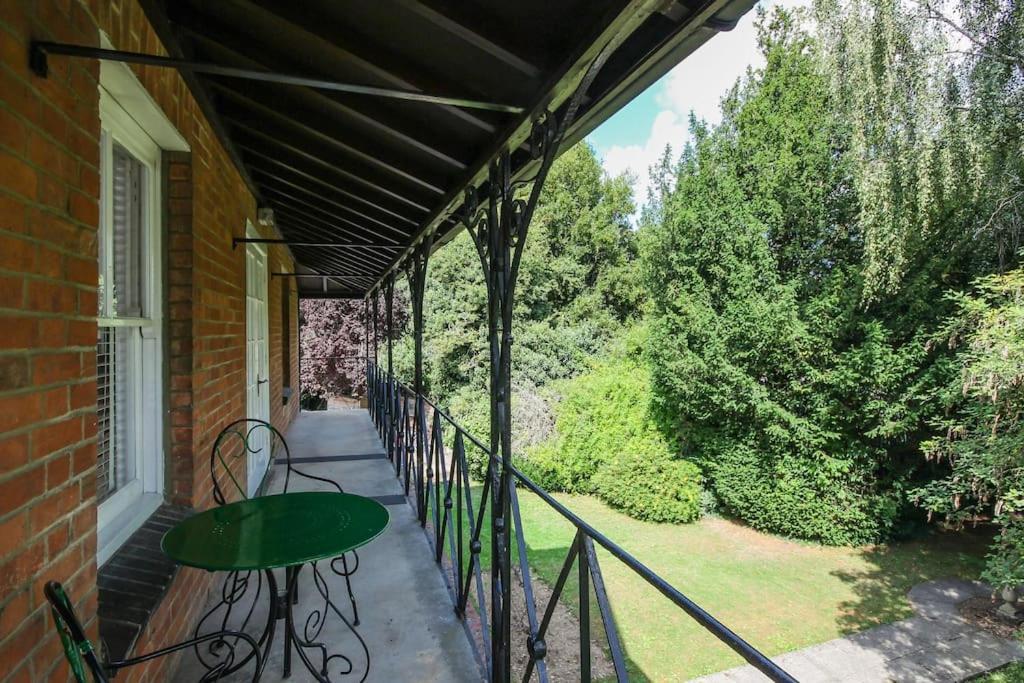 Flat 2, 158 Abingdon Road Apartament