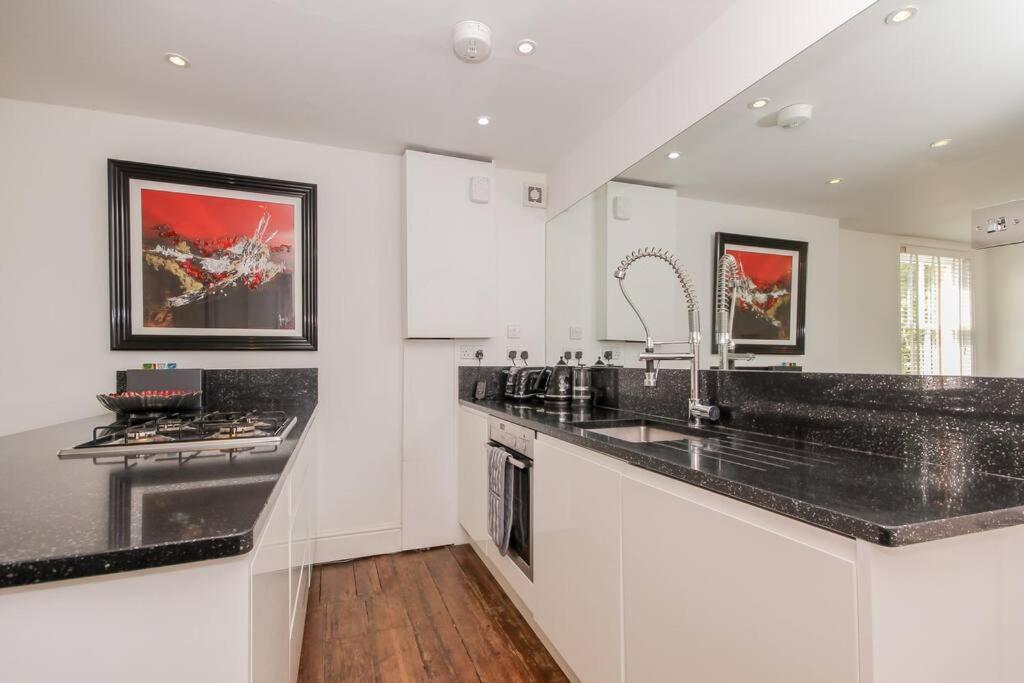 Flat 2, 158 Abingdon Road Apartament